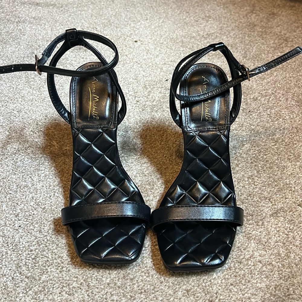 Anne Michelle Ladies Heels / 4 in heel / size 6.5